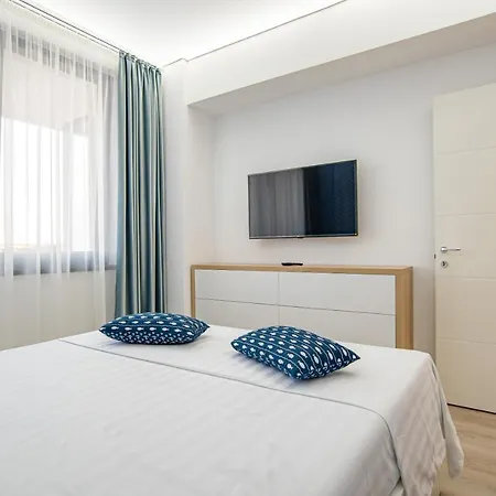 Hello Luxury Apartments *